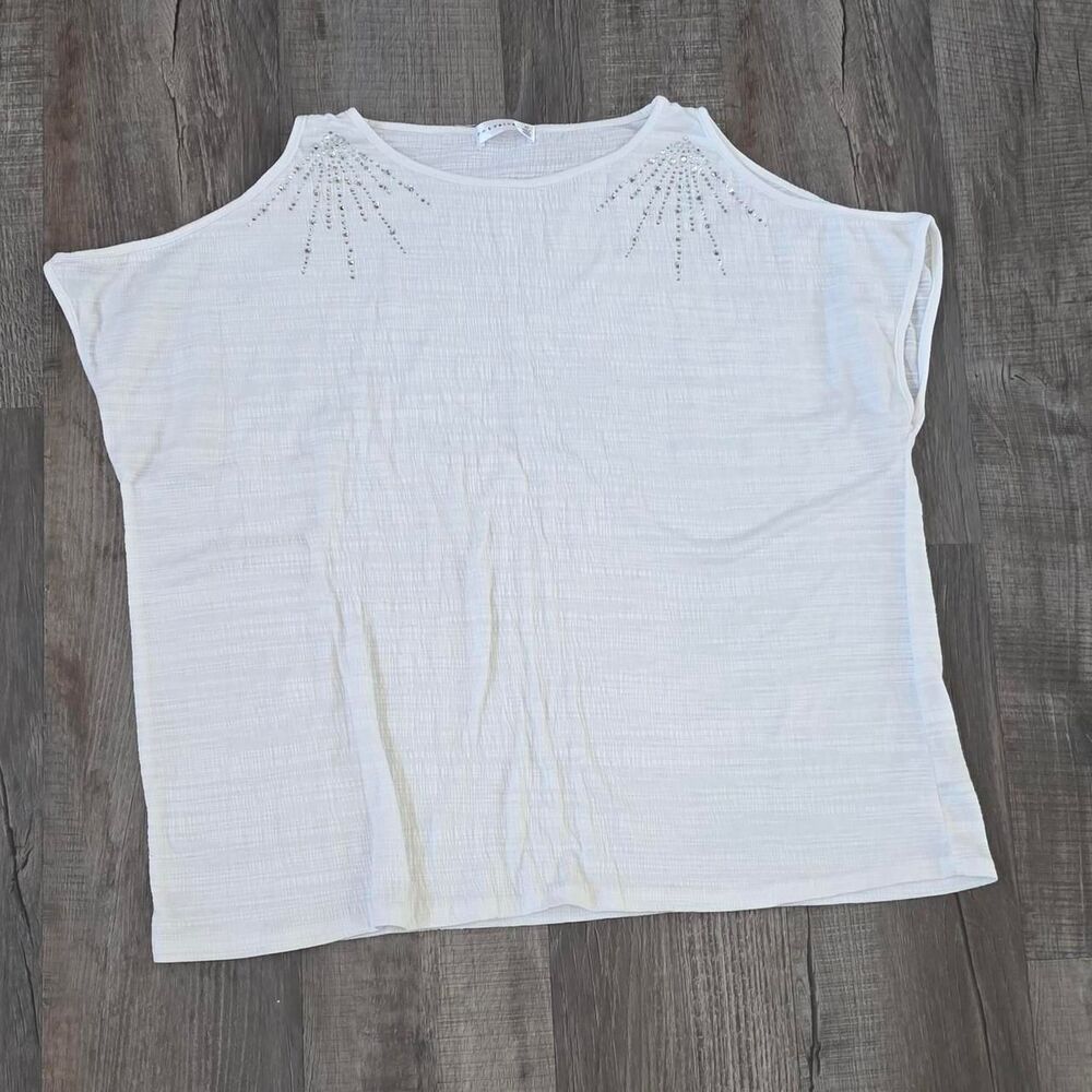 Retrology White Textured Cold Shoulder Top 3X Sparkling Rhinestone Sunburst